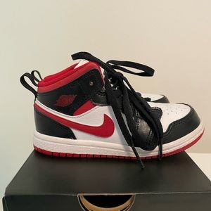 Toddler Jordan 1 mid.